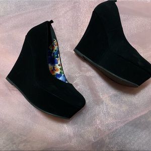 Daisy Fuentes Black Wedges